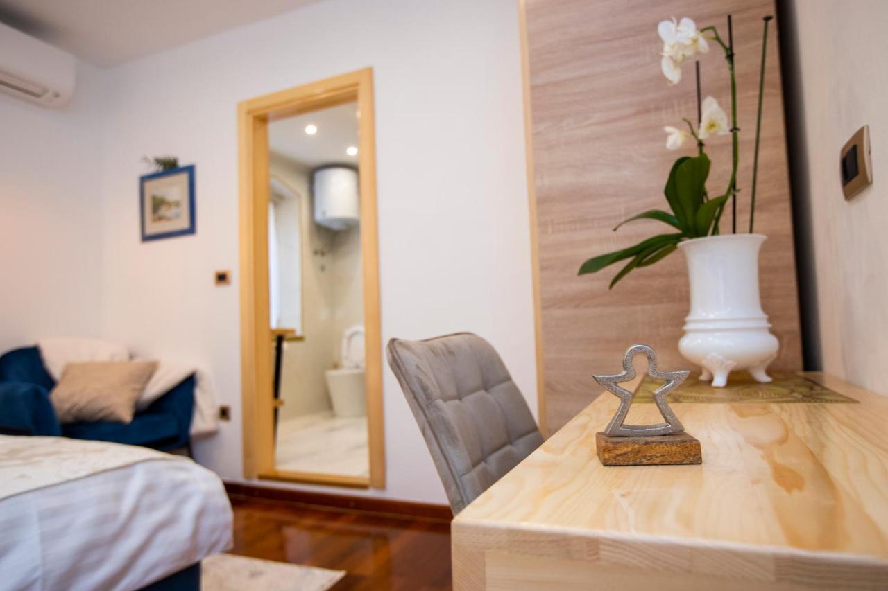 Ideal Rooms #1 Split Exterior photo